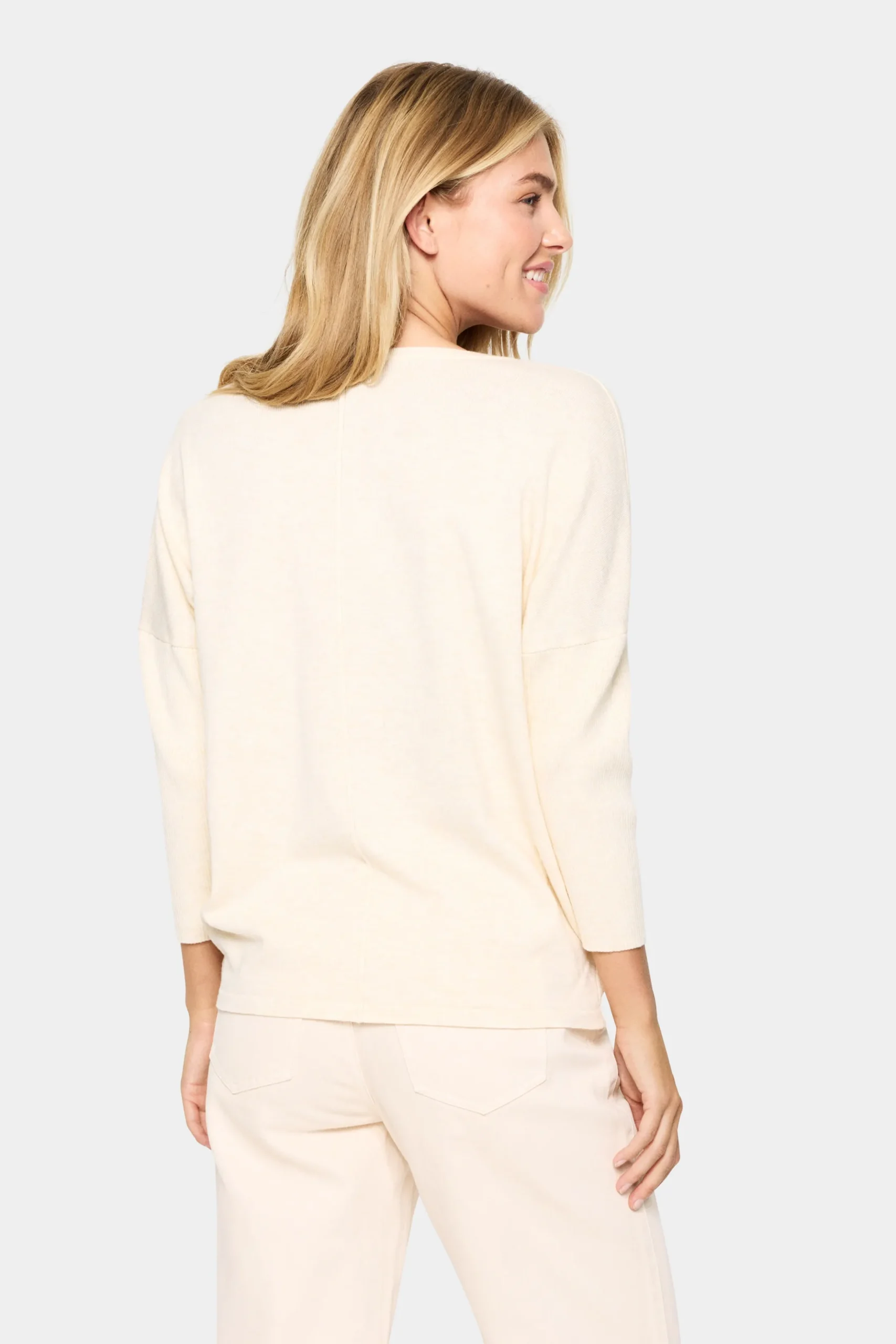 MilaSZ R-Neck Pullover