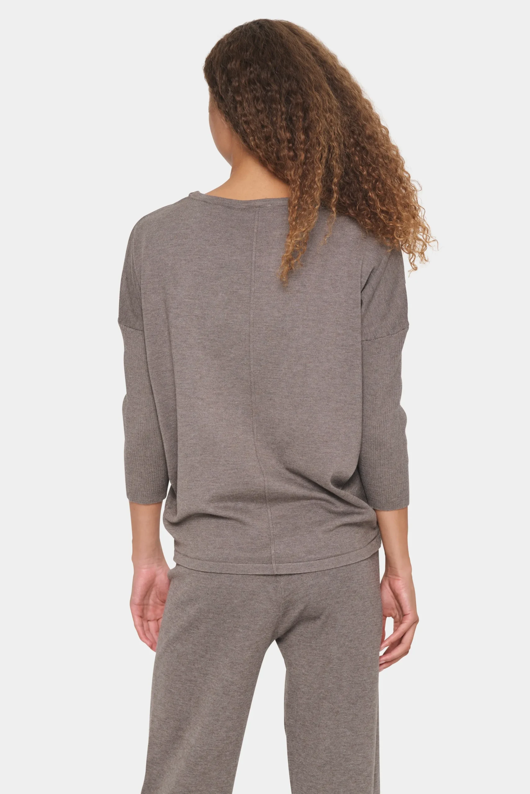MilaSZ R-Neck Pullover